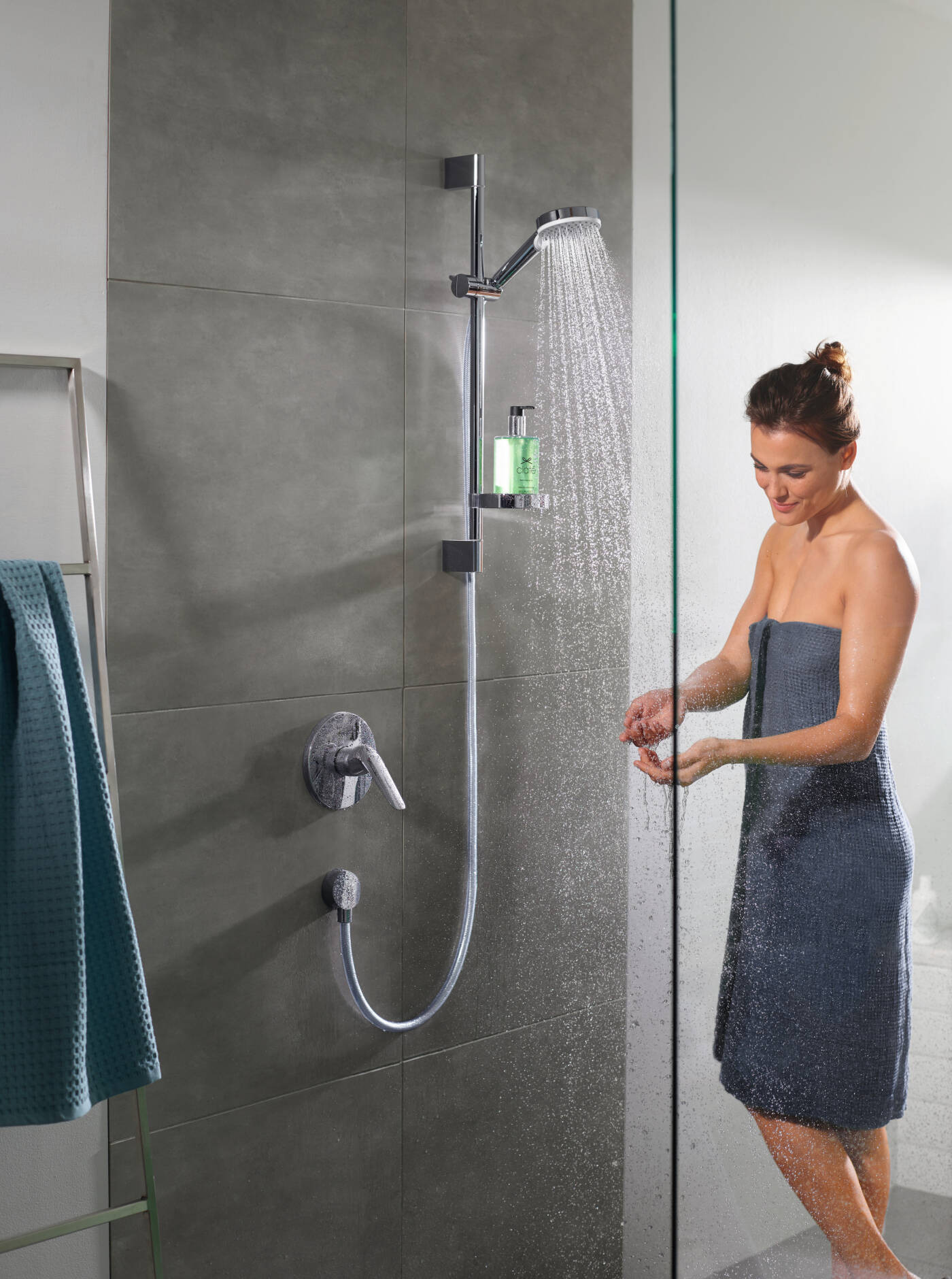 Hansgrohe Set de douche Logis Loop Mitigeur + Douchette 2 jets + Barre 65cm  + Porte savon + Flexible, Chrome - Brico Privé