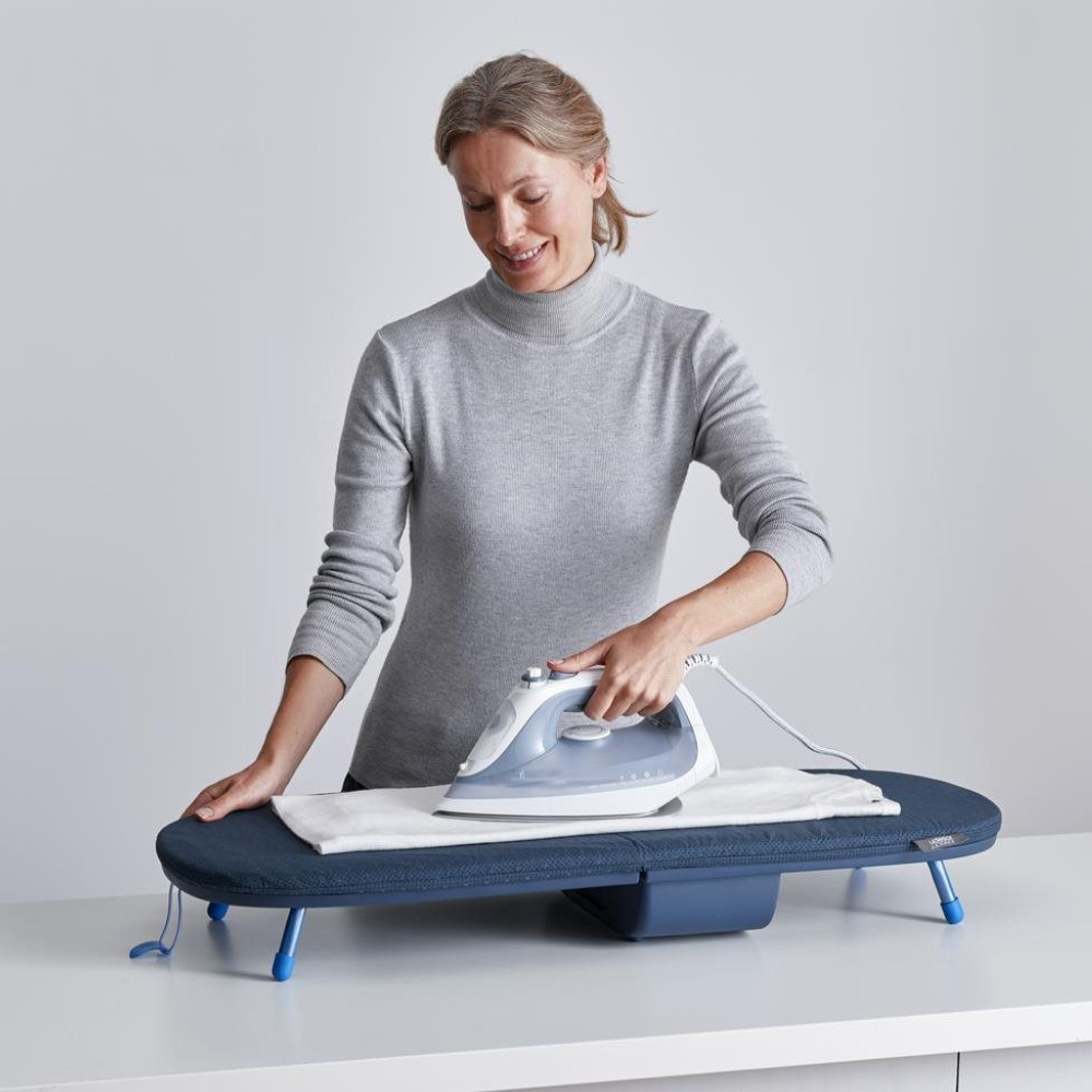 Joseph Joseph Pocket Plus™ Planche à repasser pliable avec housse, bleu  (50010) - Livea Sanitaire