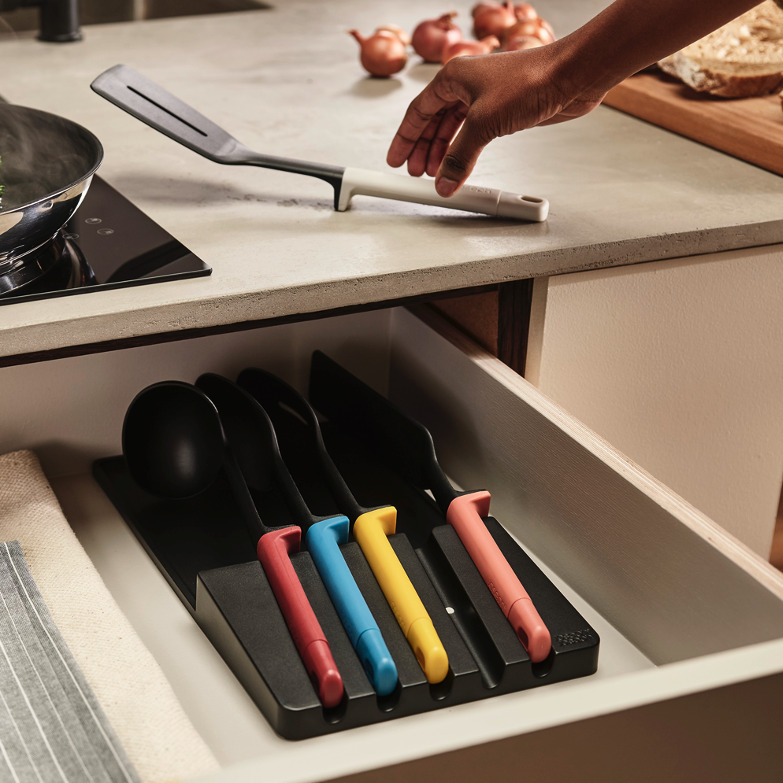 Joseph Joseph Elevate™ Set de 5 couteaux + 5 ustensiles de cuisine avec  rangement, noir (10566) - Livea Sanitaire