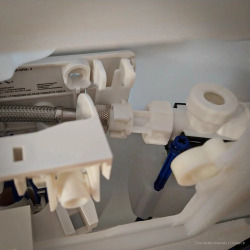  Clip de fixation pour robinet flotteur Typ 333 du réservoir encastré Delta 12 cm UP100 (245.931.00.1)