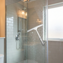 Anima Raclette de douche Multi – pour paroi et cabine de douche – STERKASKLO